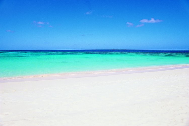 Las playas del Caribe son conocidas por su arena blanca.