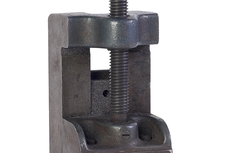 Las mandíbulas duras son más comunes en los tornillos de prensa de ingeniero.