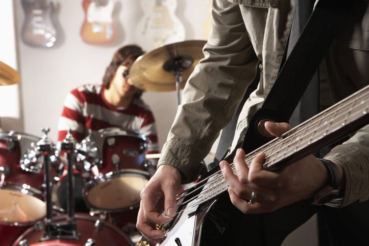 Considera comprarle un instrumento musical.