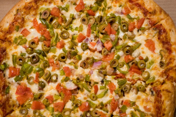 La pizza recalentada se convierte en un sabroso almuerzo al día siguiente.
