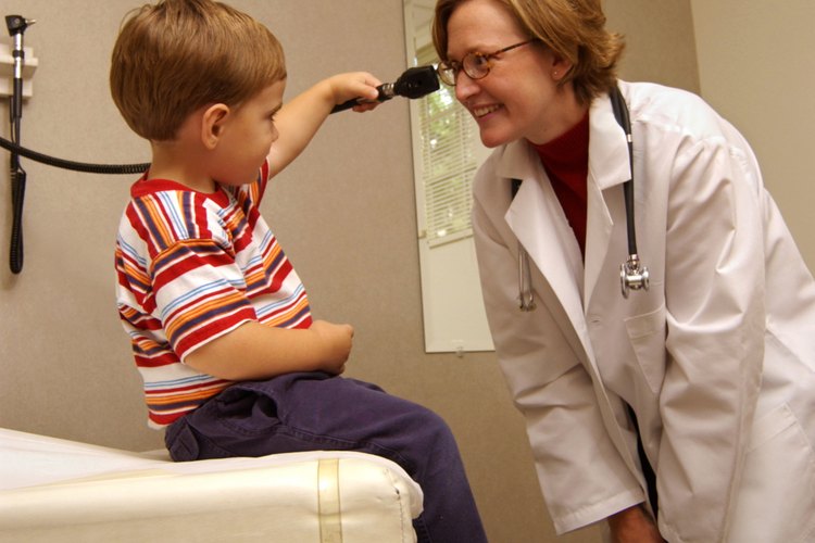 Los pediatras utilizan marcadores de hitos para controlar el desarrollo de tu hijo.
