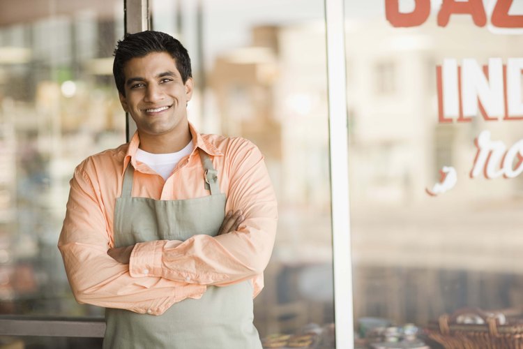 Las habilidades sociales tales como exhibir una actitud amable con los clientes son esenciales para una variedad de puestos de trabajo.