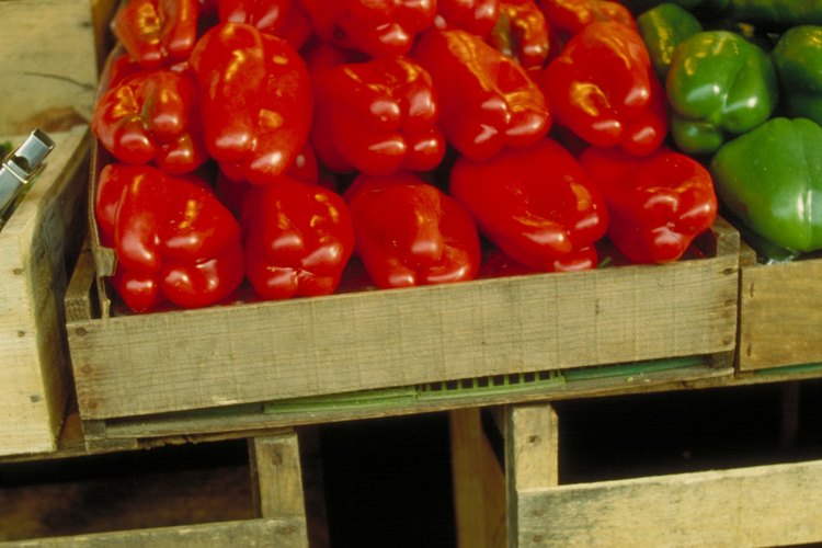 El almacenista recibe producto y lo promociona.