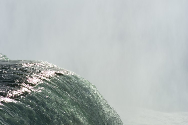 Acampa cerca de las cataratas.