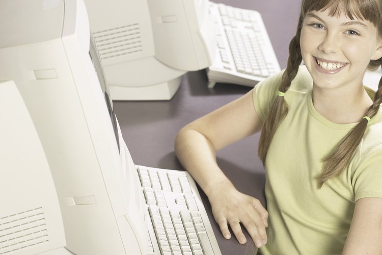 Muchas personas expresan su preocupación respecto a que esta clase de empresas estén invadiendo la privacidad de las personas allí mencionadas.