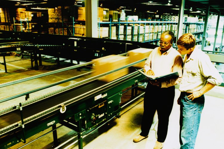 Es función del coordinador de logística dirigir el proceso de compras.