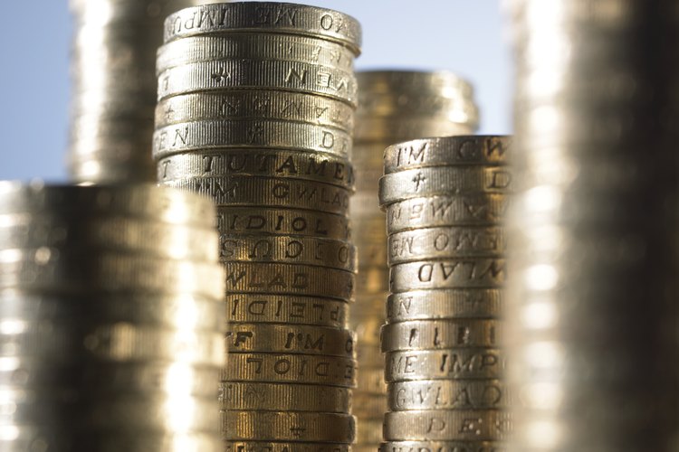 Hay máquinas para contar monedas.