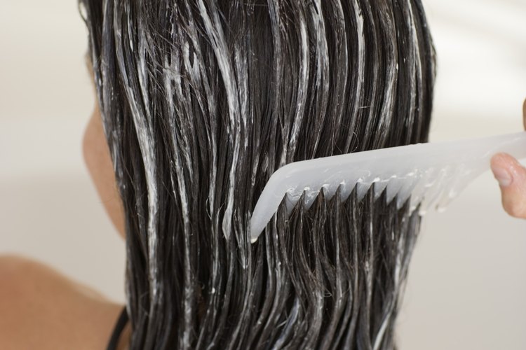 Los tratamientos acondicionadores son esenciales para el cabello seco.