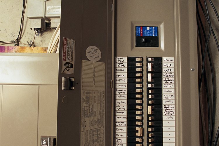 Los hogares con problemas eléctricos pueden tener apagones parciales al azar.