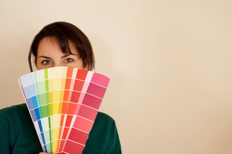 Existen muchos colores que combinan con los pisos en tonos terracota según el estilo decorativo de tu hogar.