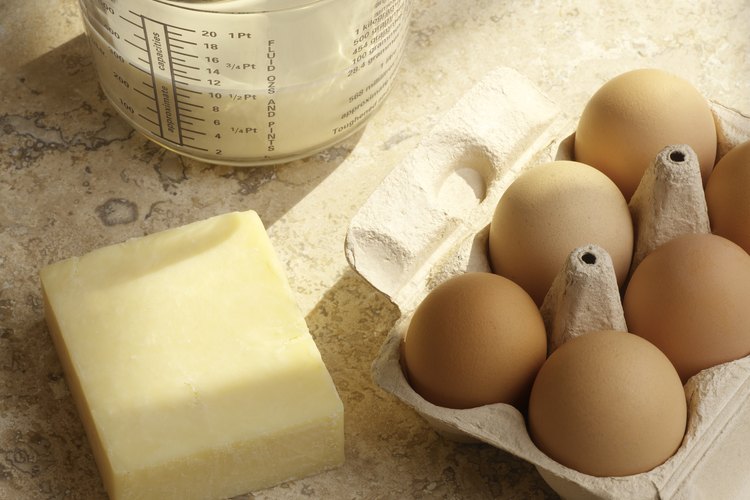 La mezcla apropiada de mantequilla y leche entera puede usarse como sustituta de la crema de leche.