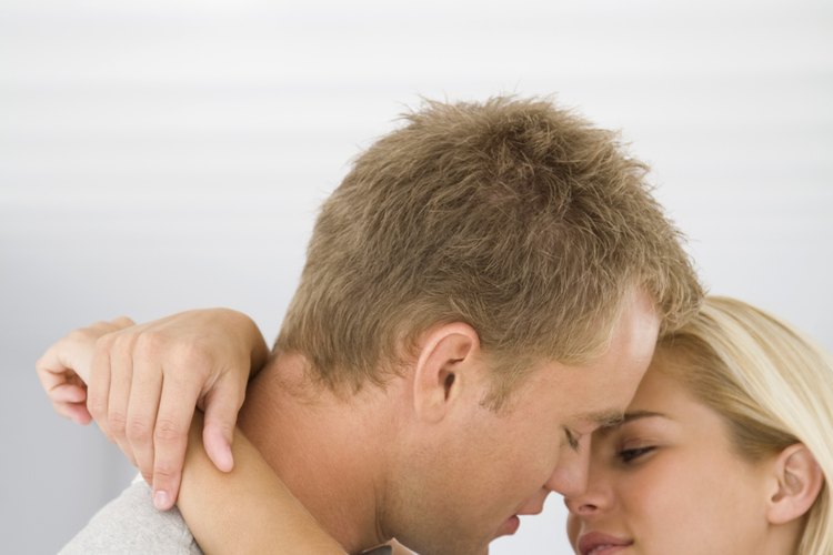 Haz que tu primer beso sea muy romántico.