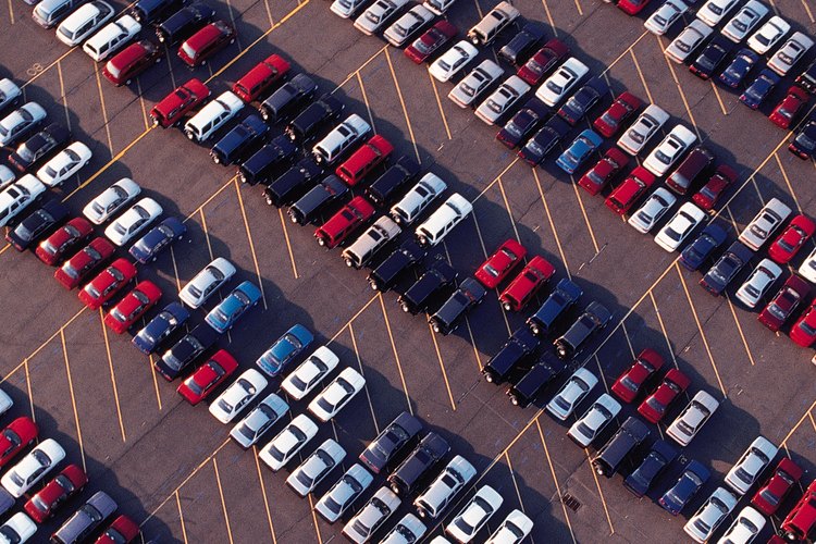 También podrías darle pistas que lo lleven a una concesionaria de carros.