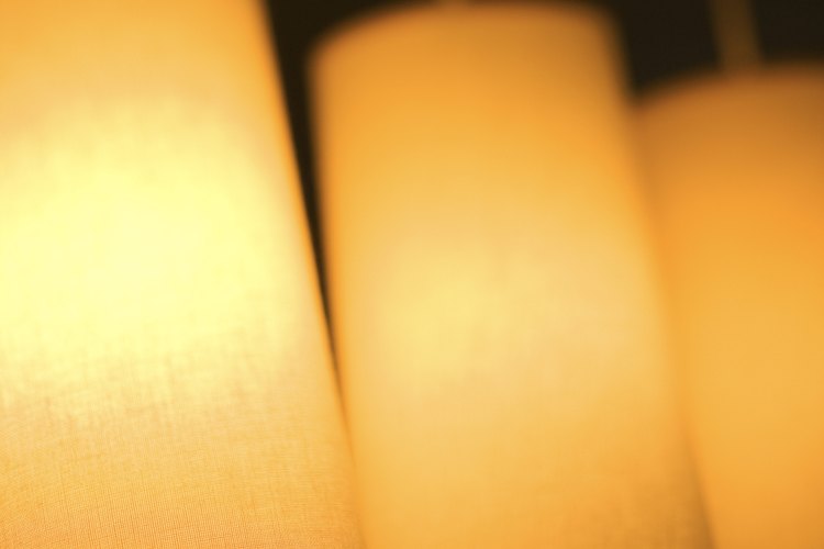 La distribución de luz deseada de una luminaria depende de su uso - una luz hacia abajo no tiene por qué iluminar hacia arriba.