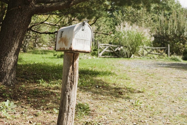 La entrega de correo rural requiere conducir tu ruta asignada.