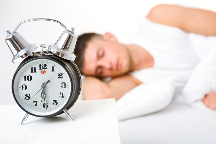 Si llegas tarde al trabajo, trata de ajustar tu reloj para que la alarma suene más temprano.