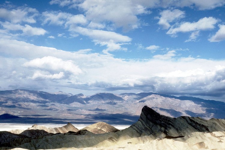El borato soluble en agua generalmente se extrae de lugares secos, como el Valle de la muerte.