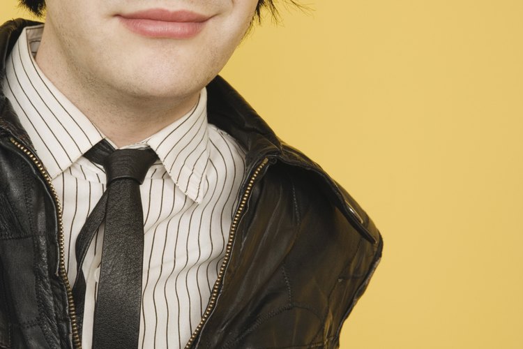 El nuevo estilo de las chaquetas de cuero tiene una apariencia desgastada.