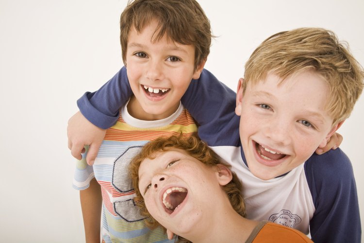 Estimula el desarrollo social y emocional de tu hijo con actividades apropiadas.