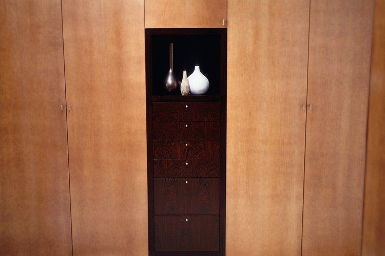 Un chiffonier es una cajonera más pequeña.