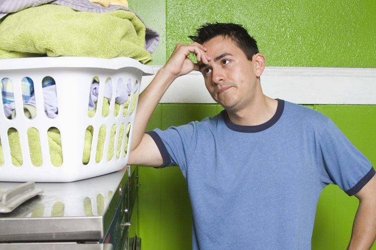 Cómo deshacerse de la tela con moho de la ropa sin usar cloro.