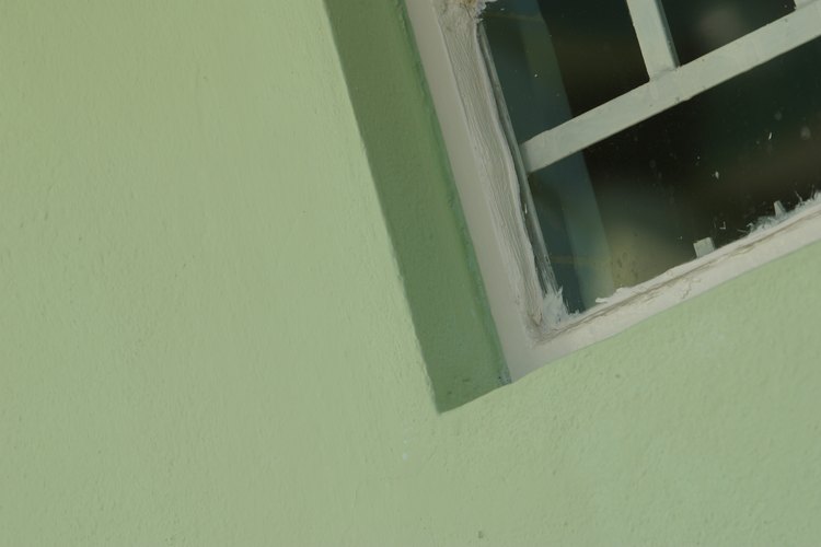 Añade atractivo a tu casa usando una pintura exterior con textura.