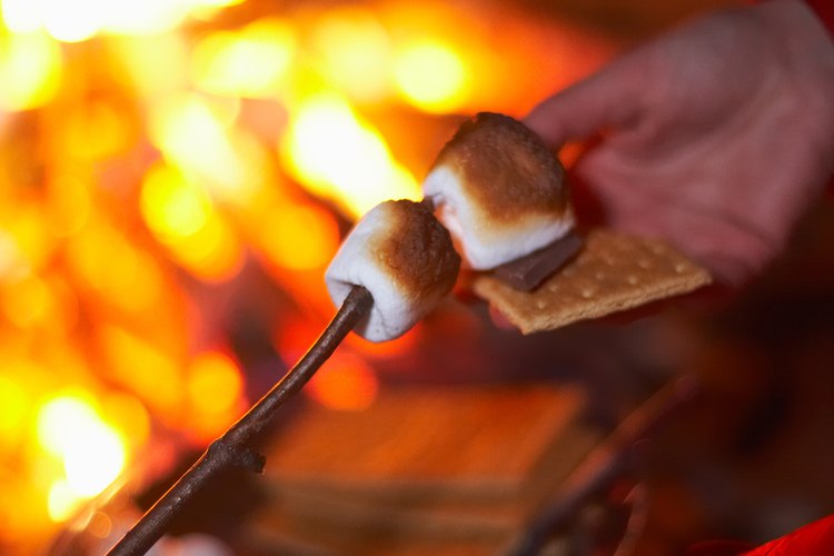 Nada mejor para una fogata que cocinar algunos malvaviscos o unos trozos de carne.