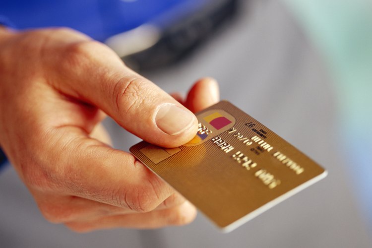Como titular de la tarjeta, tienes que ponerte en contacto con tu compañía de tarjeta de crédito, no Visa, para disputar la transacción.