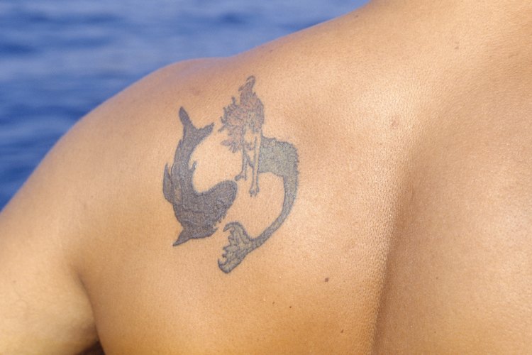 Tatuaje en el hombro.