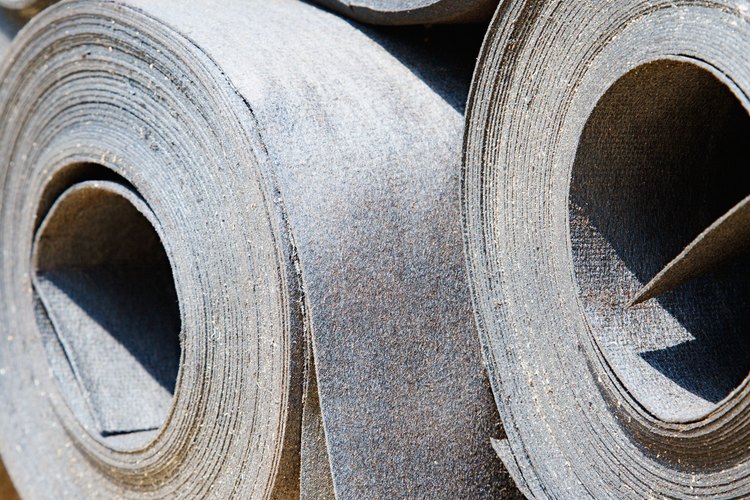 El techo en rollo es un tipo de material asfáltico para techado.