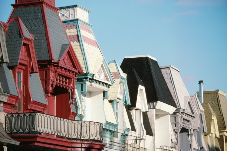 Casas victorianas de madera policromada.