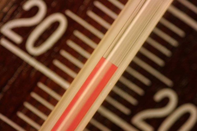 El LED disipa relativamente poco calor, por lo que se puede utilizar para encender un tanque iluminado, sin elevar sustancialmente la temperatura del agua.