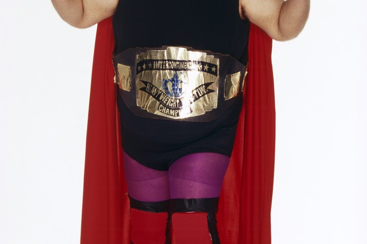 Tu disfraz de luchador puede rendir homenaje a uno de los grandes legendarios o puede ajustarse más a tu propia personalidad.