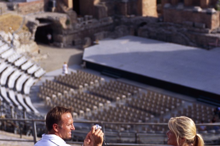 Las ruinas de los teatros que congregaron a miles de personas aún pueden apreciarse en los alrededores de Grecia.