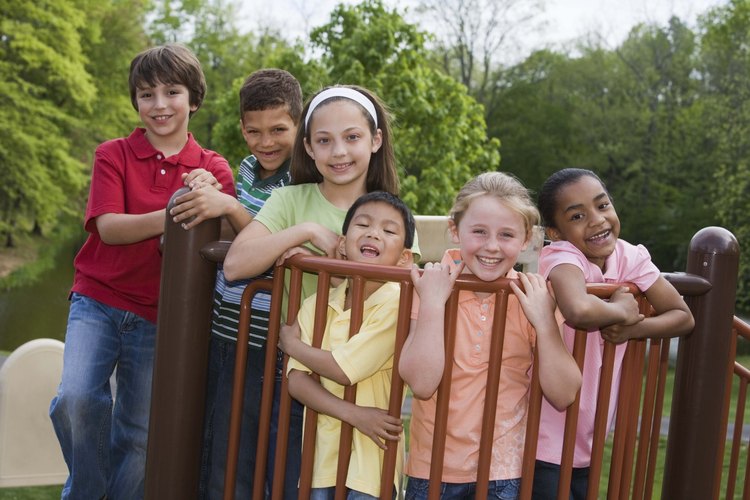 La integración de los niños con sus pares en un entorno común los acostumbra a ser sociales.