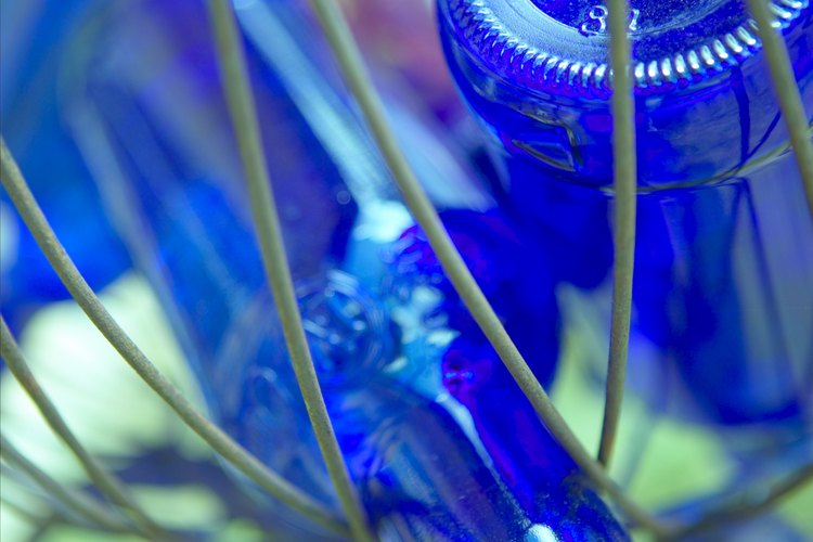 Las botellas de color son mejores para contener perfumes naturales.