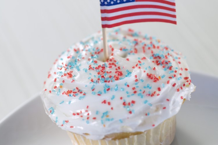 Los revestimientos de los cupcakes de colores claros son particularmente susceptibles a la decoloración.