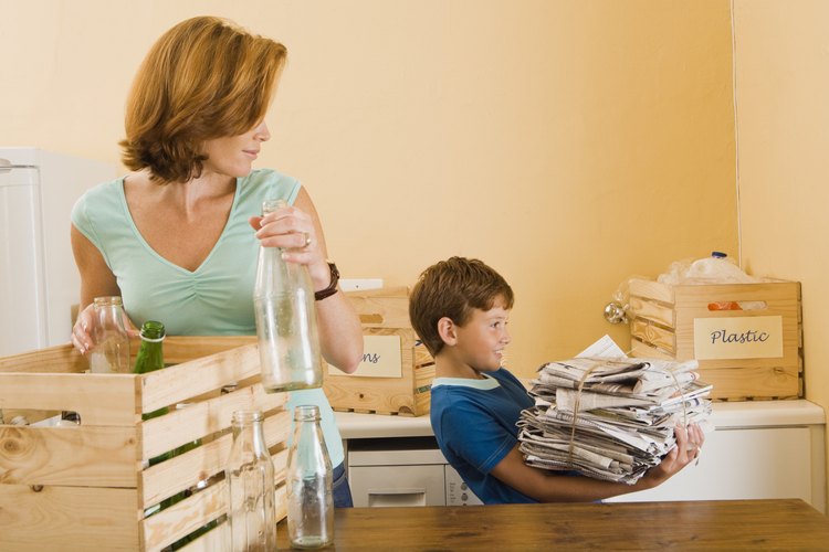 Enseñar a tu hijo a ser responsable es uno de los muchos deberes de los padres.