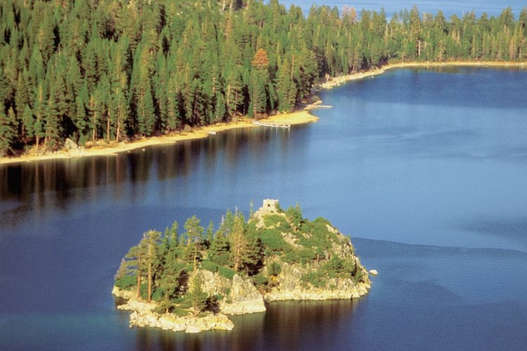 Lake Tahoe se extiende más de 190 millas cuadradas.