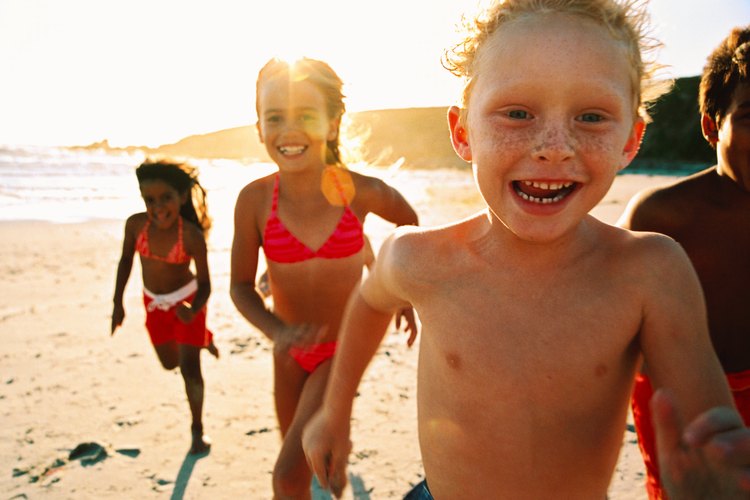 Los niños pueden tomar ventaja de las muchas playas de la zona de Fort Myers.