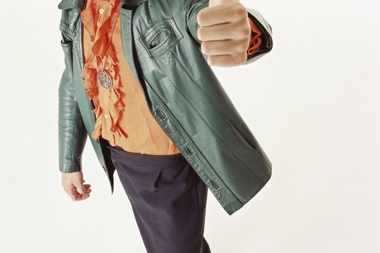 Puedes volver a teñir tus chaquetas de cuero decoloradas para que recuperen la apariencia original.