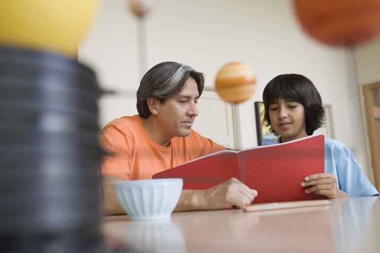 Escuchar las ideas de tu hijo es una manera de participar en el proyecto.