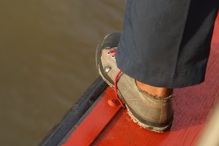 Zapato náutico con diseños.