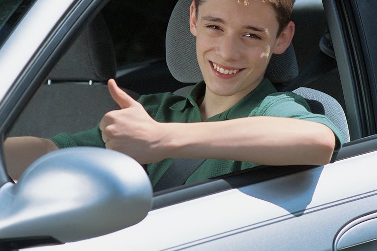 Los adolescentes que tienen una licencia de conducir pueden utilizar el coche de la familia para ayudar a transportar hermanos.