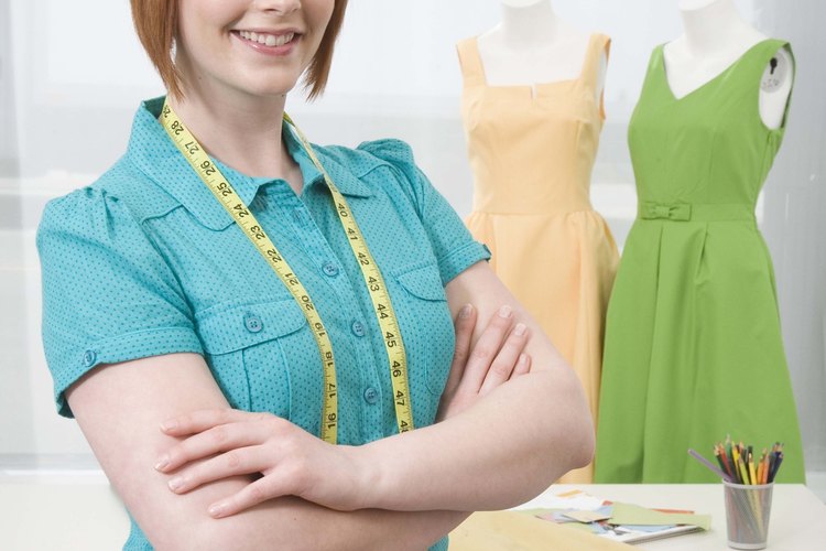 Convertirse en un diseñador de moda requiere entrenamiento, talento y trabajo duro.