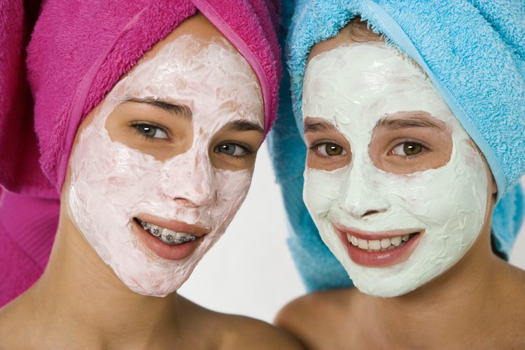 Regálale a tu adolescente y a sus amigas una noche de mimos y cuidados.