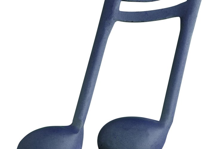 Usa ideas creativas al decorar con notas musicales.