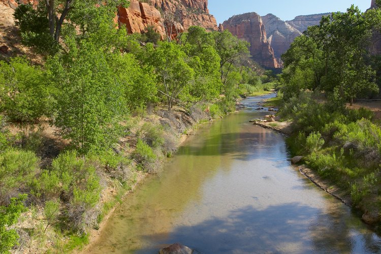 Fossil Creek se encuentra al final de los 20 kilómetros de un camino de tierra en curvas estrechas y sinuosas a través de las montañas del centro de Arizona.