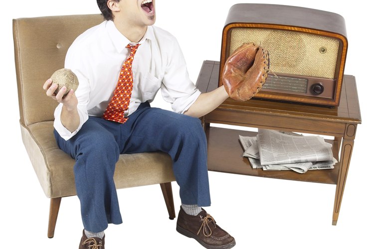 Si tus capacdades de comunicación y gramática te favorecen, puedes dedicarte a la narración de deportes en los medios.