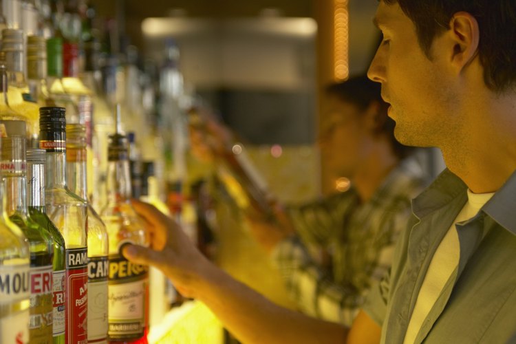 El promedio de vida de estante para una botella abierta de licor es de 6 a 8 meses.